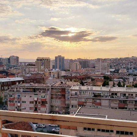 Spacious Downtown Apartment With A City View 普里什蒂纳 外观 照片