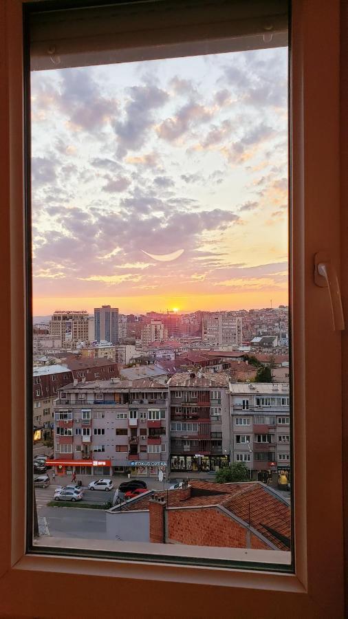 Spacious Downtown Apartment With A City View 普里什蒂纳 外观 照片